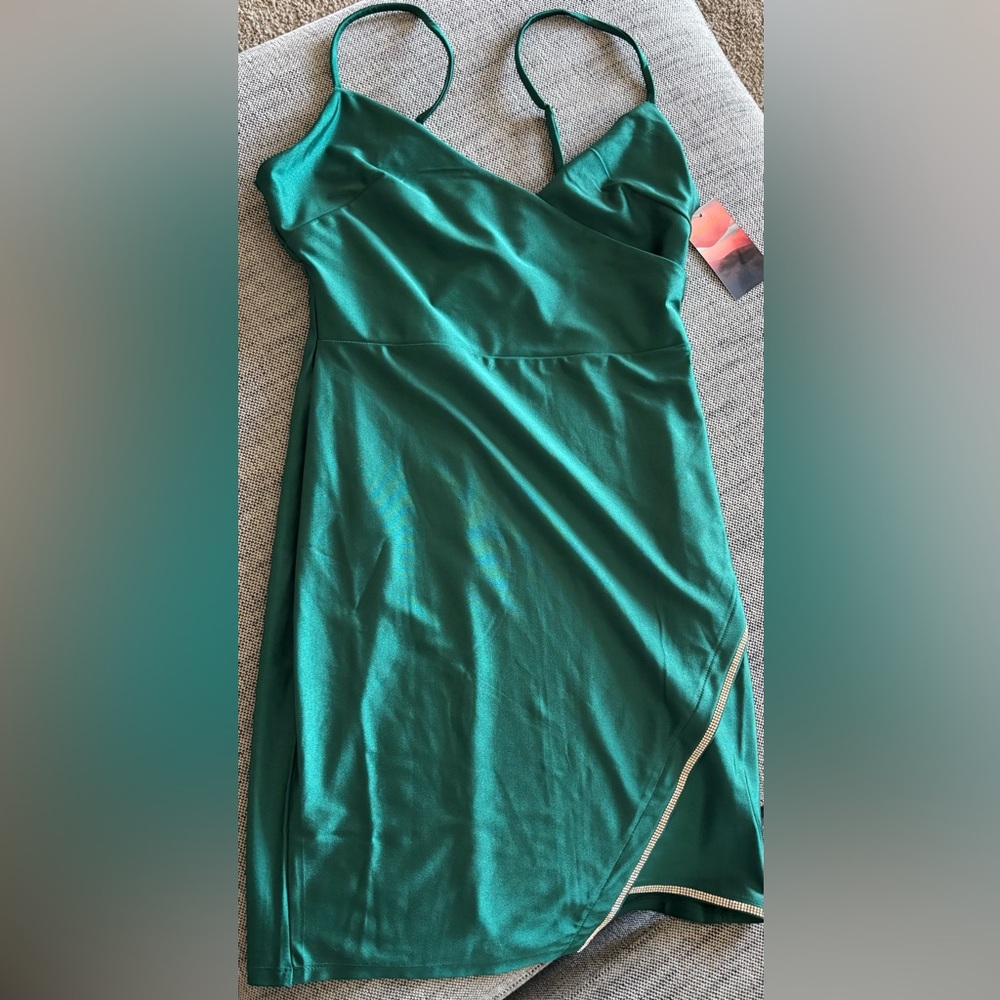 Elegant Green Dress with Rhinestone Detail